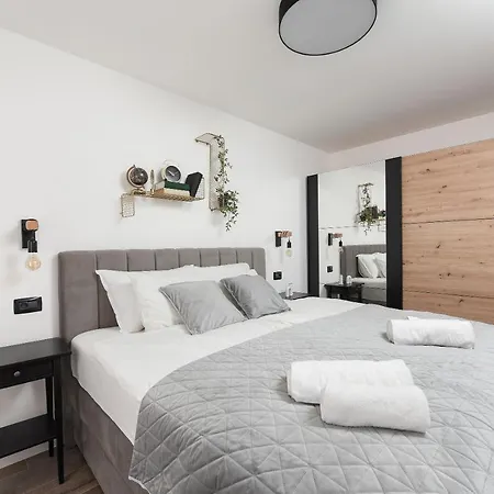 Aura Exclusive & * Zadar