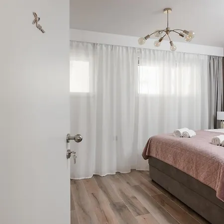 Aura Exclusive & Задар