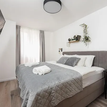 Apartament Aura Exclusive & *