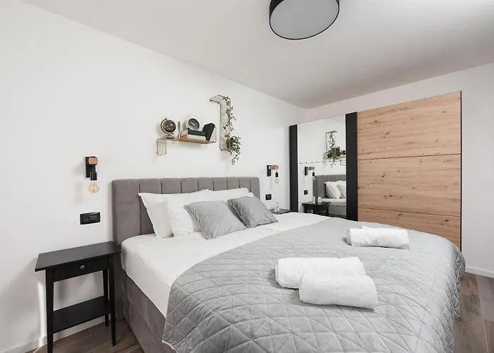 Aura Exclusive & * Zadar