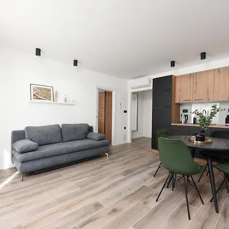 Aura Exclusive & דירה