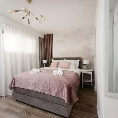 Aura Exclusive & * זאדאר