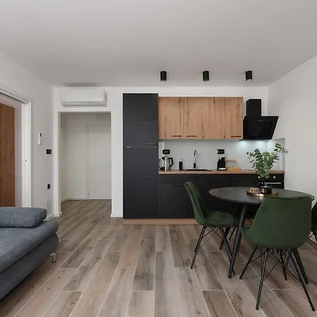 Aura Exclusive & דירה